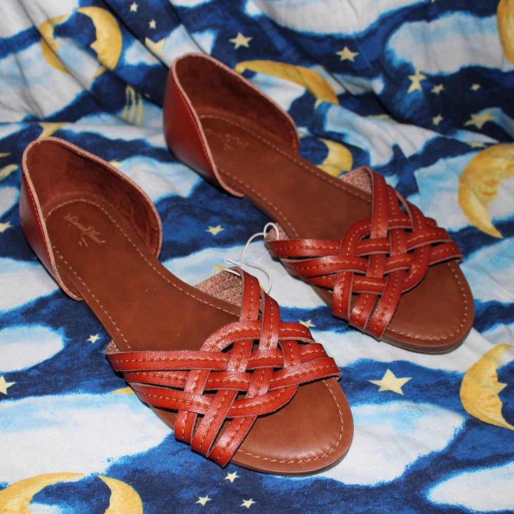 Universal Thread Slide Sandal Size 9 1/2